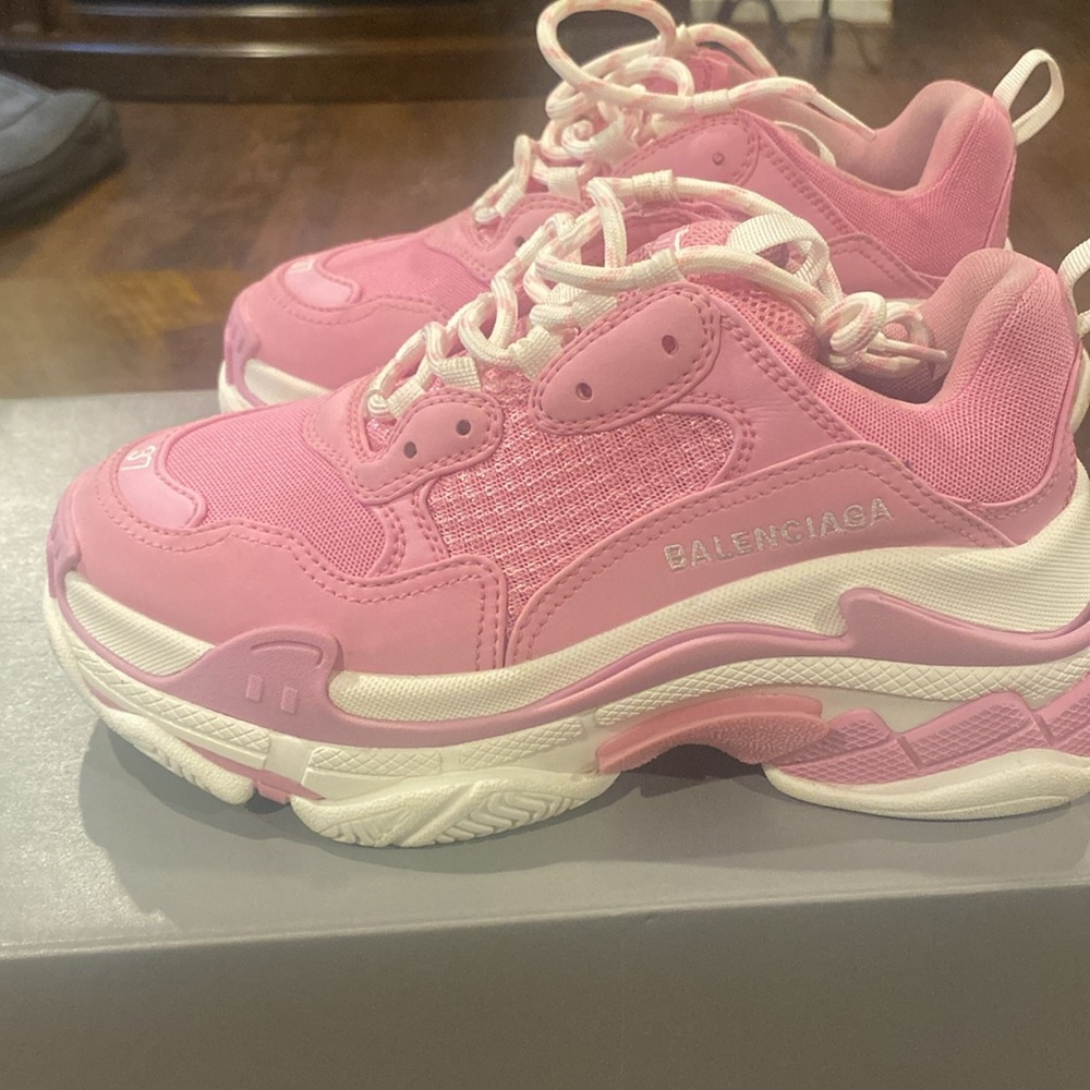 Balenciaga light pink and white sneakers size 37. - Picture 2 of 6